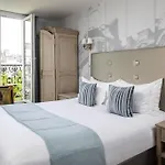 Hotel Plaza Elysées Parigi