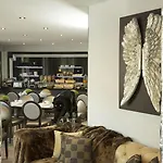 Ξενοδοχείο Plaza Elysees 4*