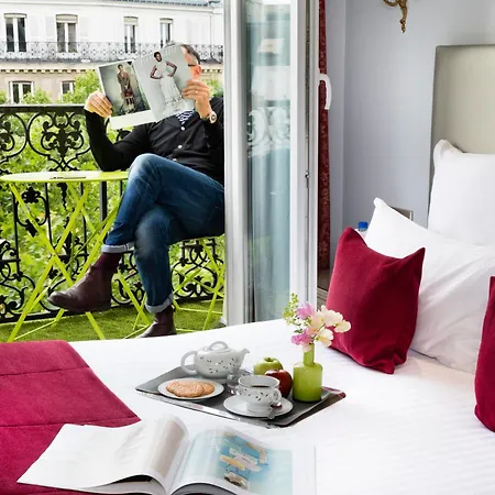 Plaza Elysees 4*