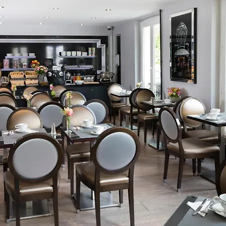 Hotel Plaza Elysees