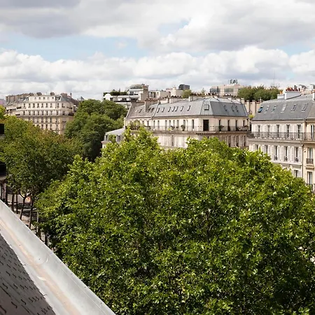 Hotel Plaza Elysees Paris