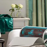 Otel Plaza Elysees Paris
