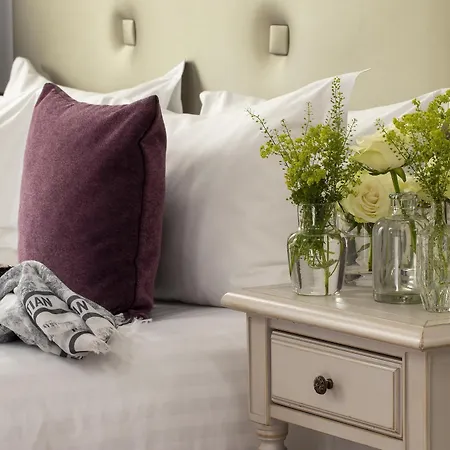 Plaza Elysees Hotel 4*