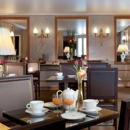 Plaza Elysees 4* Paris