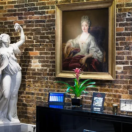 Otel Plaza Elysees 4*