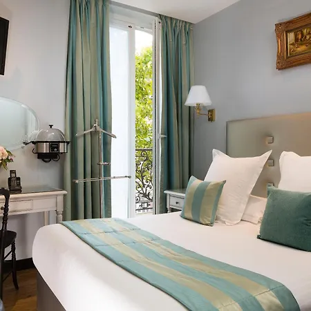 Hotel Plaza Elysees Paris