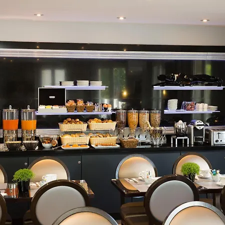 Hotell Plaza Elysees 4*
