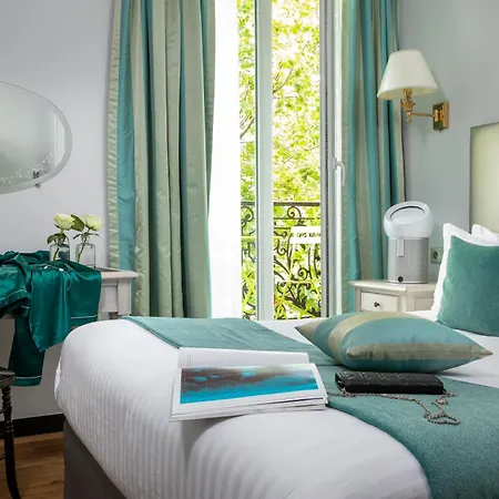Plaza Elysées 4*