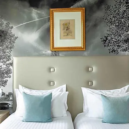 Plaza Elysees Hotel 4*