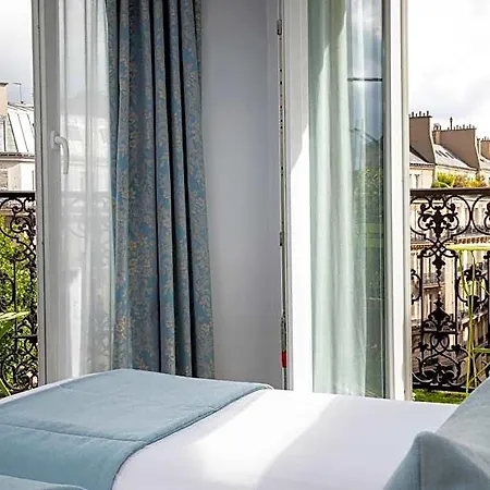 Hotel Plaza Elysees Paris