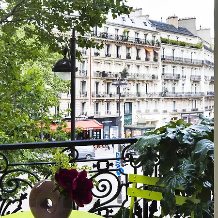 Plaza Elysees Hotel 4*