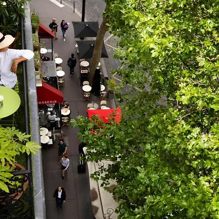 Hotel Plaza Elysées Parigi