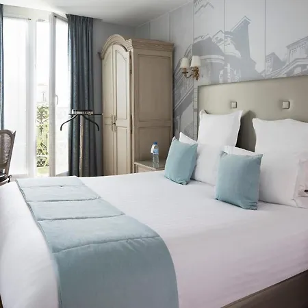 Hotel Plaza Elysées 4*