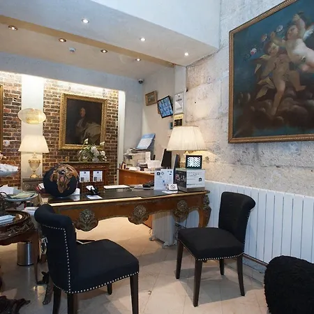 Hotel Plaza Elysees Paris