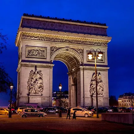 Plaza Elysées 4*