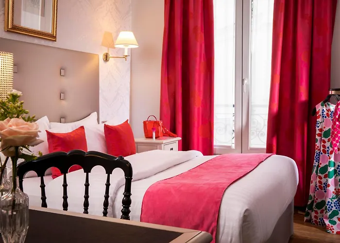 Plaza Elysees Hotel 4*