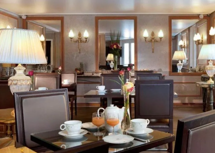 Plaza Elysees 4* Paříž