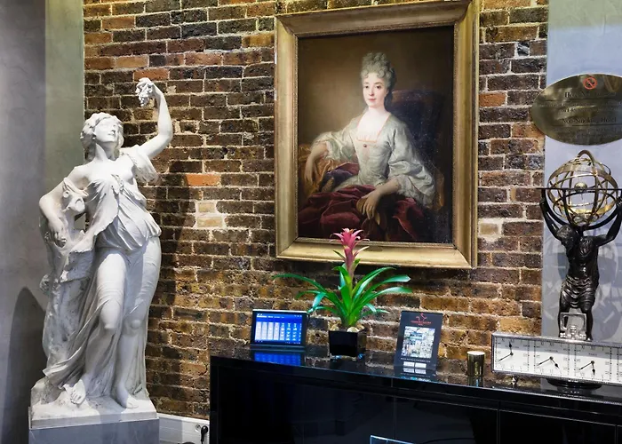 Otel Plaza Elysees 4*