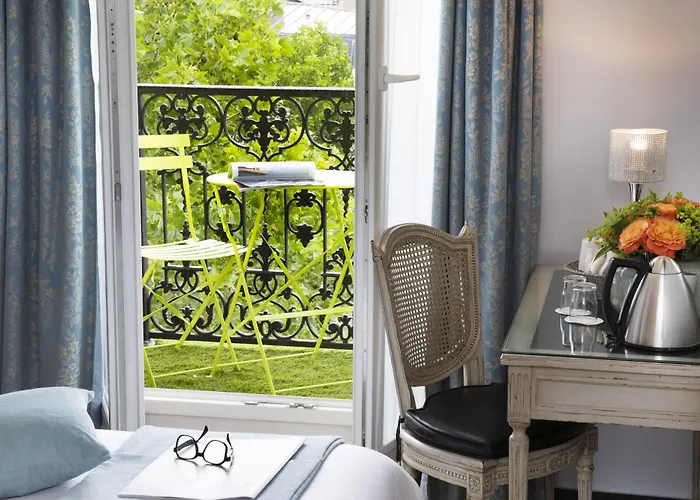 Otel Plaza Elysees 4*