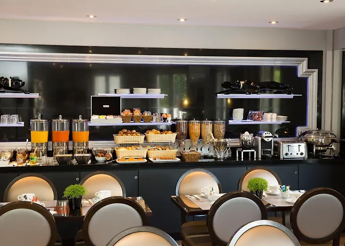 Hotel Plaza Elysees 4*