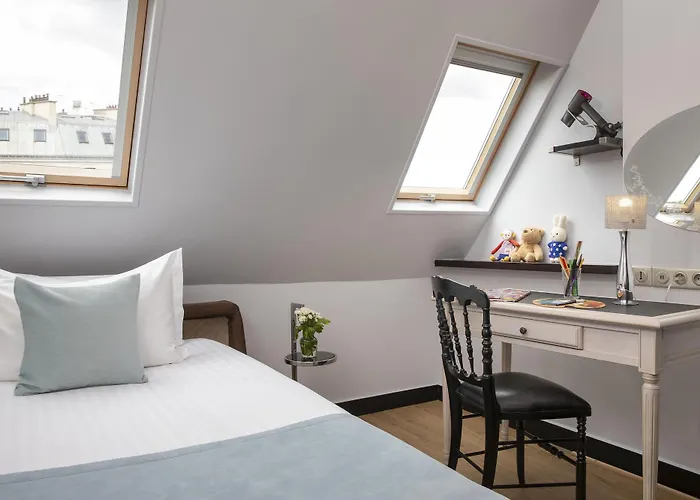 Hotel Plaza Elysees 4*