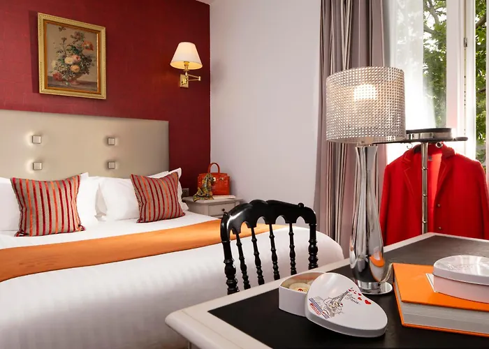 Hotel Plaza Elysees 4*