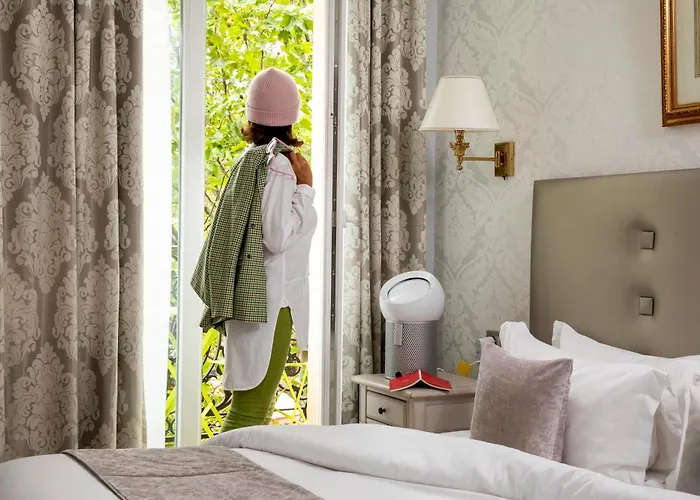 Plaza Elysees Hotel Paris