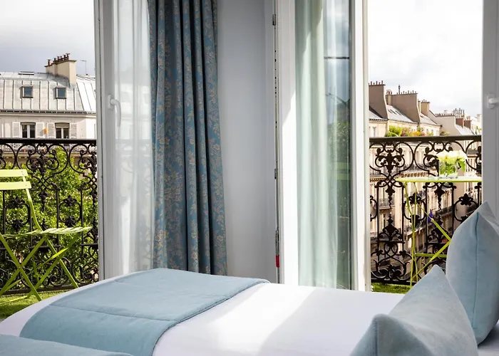 Plaza Elysees Hotel 4*