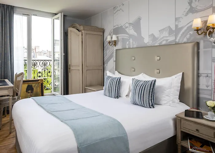 Hotel Plaza Elysees Paris