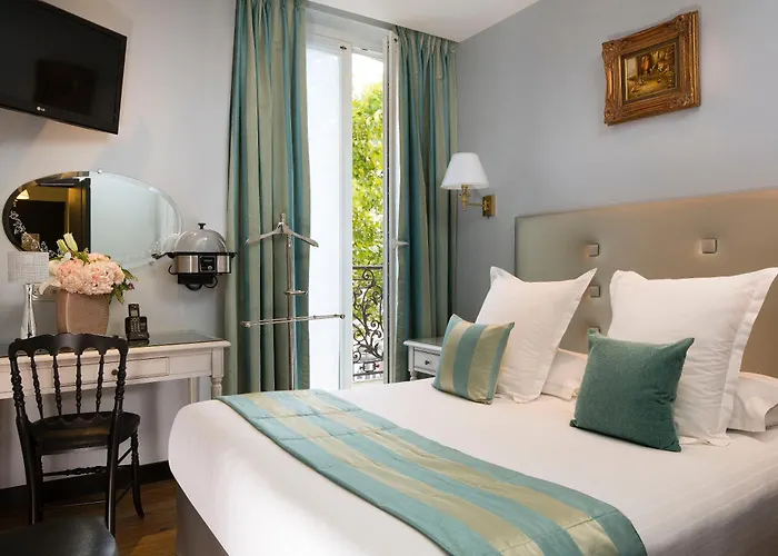 Hotel Plaza Elysees Paris