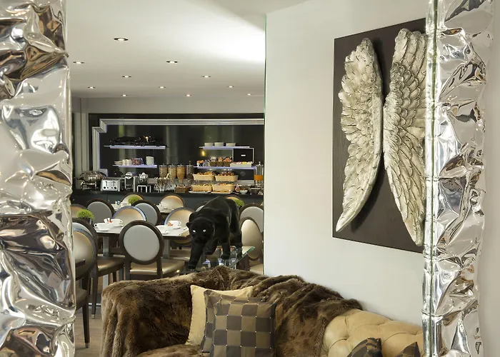 Hotel Plaza Elysees 4*