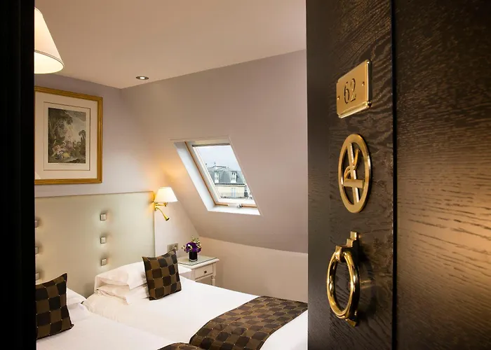 Hotel Plaza Elysees 4*