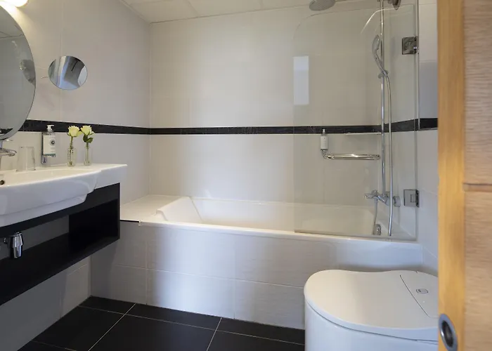 Plaza Elysees Hotel 4*