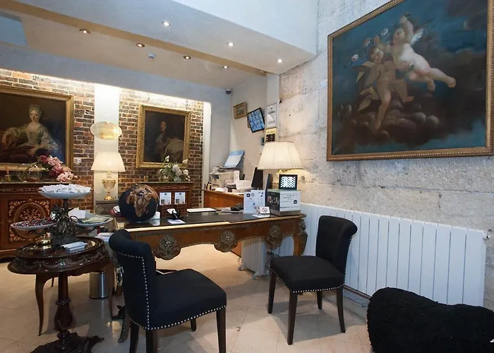 Hotel Plaza Elysees Paris