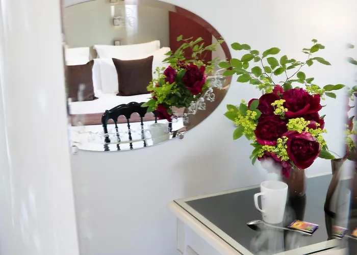 Hotel Plaza Elysees Paris