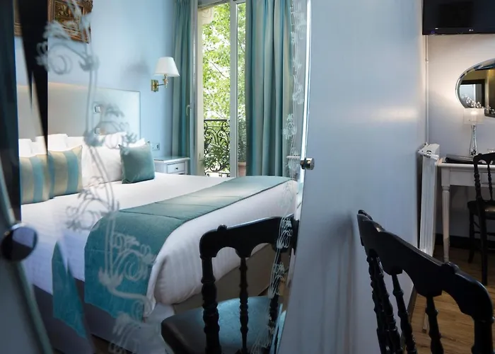 Hotel Plaza Elysees 4*