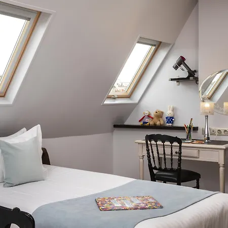 Plaza Elysees 4* Paris
