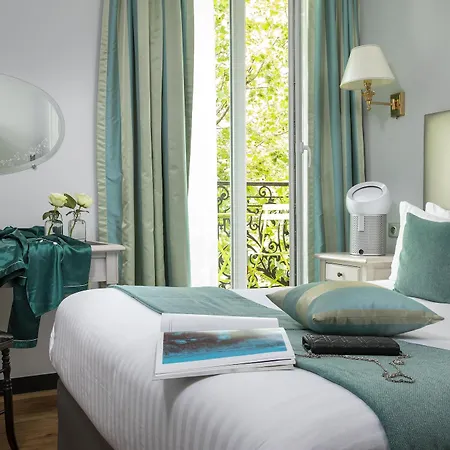 Plaza Elysees Hotel 4*
