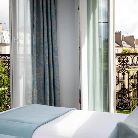 Plaza Elysees Hotel 4*