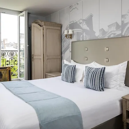 Hotel Plaza Elysees Paris
