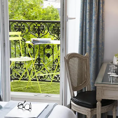 Hotel Plaza Elysees 4*