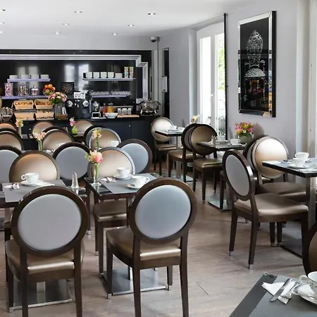 Hotel Plaza Elysees 4*
