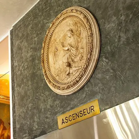 Plaza Elysees Hotel Paris
